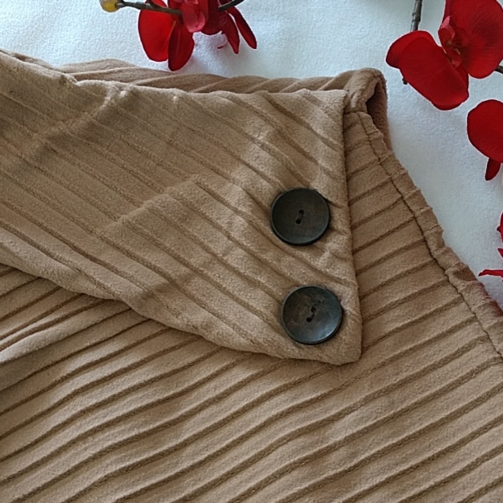 NEW Cape Drape Fleece Poncho Collar Buttons Pleated Tan Elegant Le Moda One Size - Picture 3 of 9